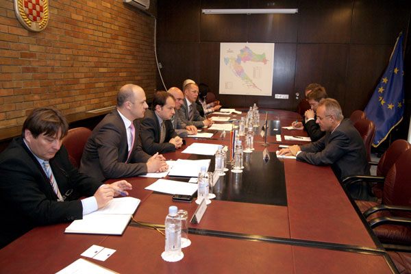 2012. 05. 16. - Ministar Siniša Hajdaš Dončić na radnom sastanku s Paulom Vandorenom, šefom Delegacije Europske unije u RH